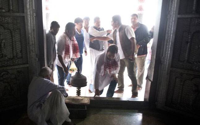 Rahul Gandhi says RSS stopped him from entering Barpeta temple