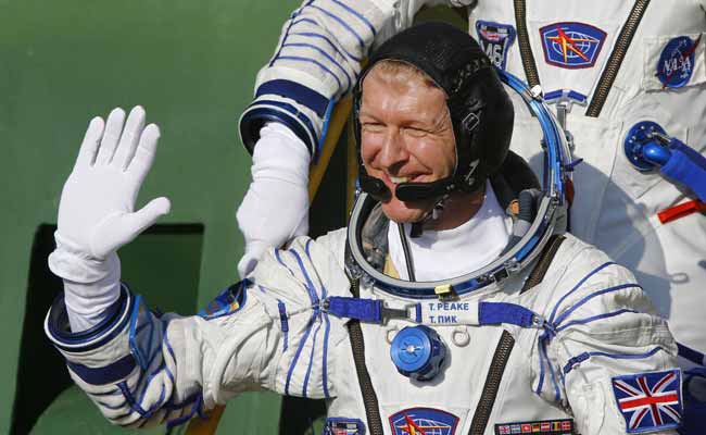 ‘Hello, Is This Planet Earth?’ Astronaut Dials Wrong Number On Christmas Call From Space