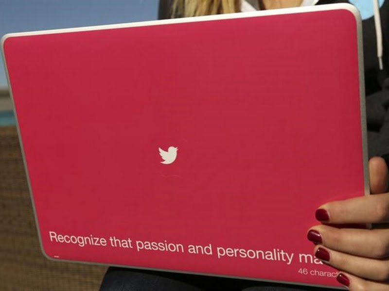 Twitter Experiments With Reordering Tweets by Relevance