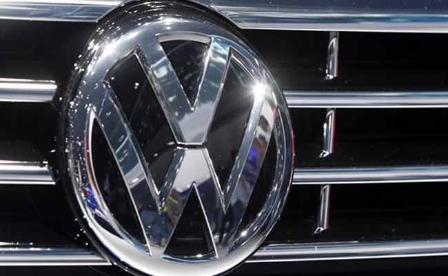 Volkswagen’s Hometown Seeks Respite From Scandal In Christmas Cheer