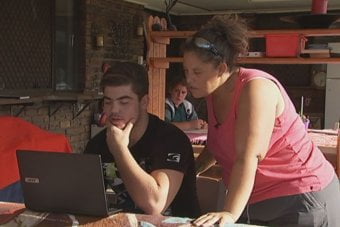 Thousands of low-income families unable to afford internet at home, Smith Family says