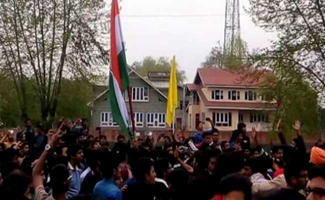 NIT Srinagar students need PM Modi To Hoist Tricolour On Campus