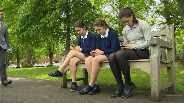 School ‘bans social media’ over health concerns