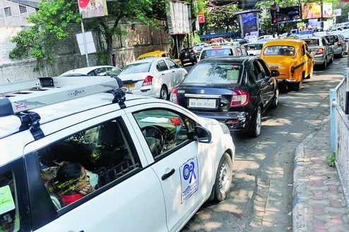 Parents wary of school car curbs