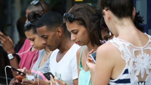 Cuba to roll out mobile internet for the first time