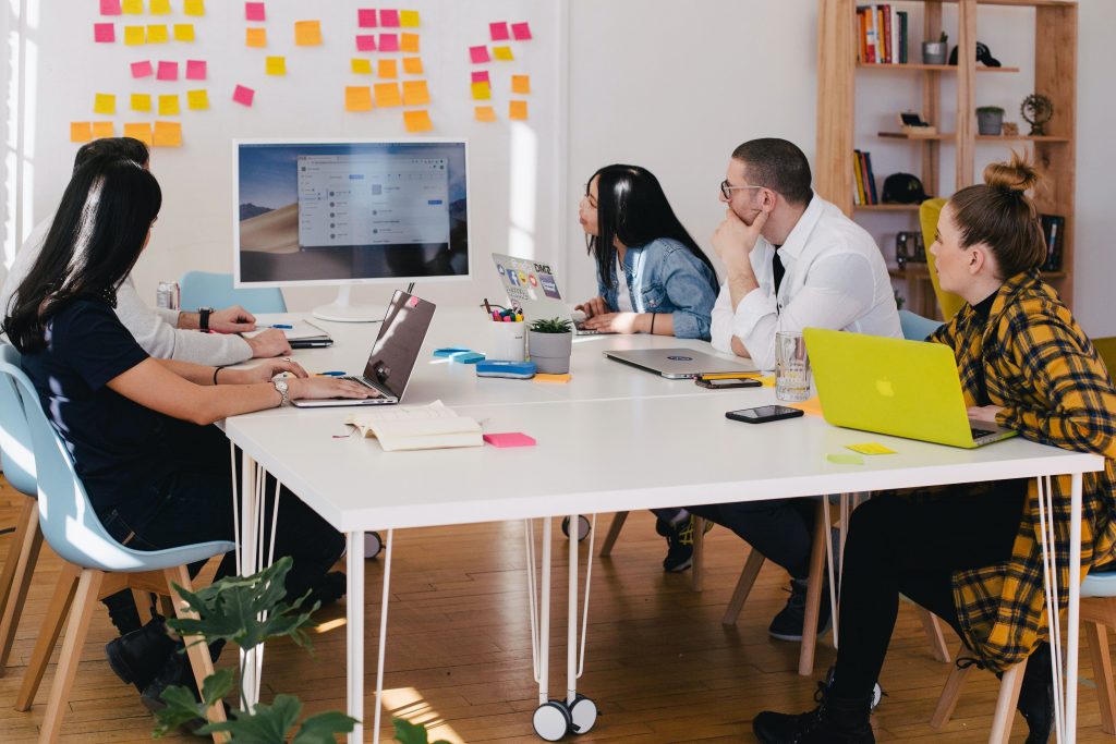 How is e-learning beneficial to the restaurant industry?