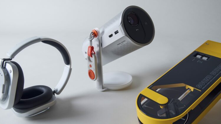 How to Set Up a Gadget Blog and Show Off Fun Gizmos